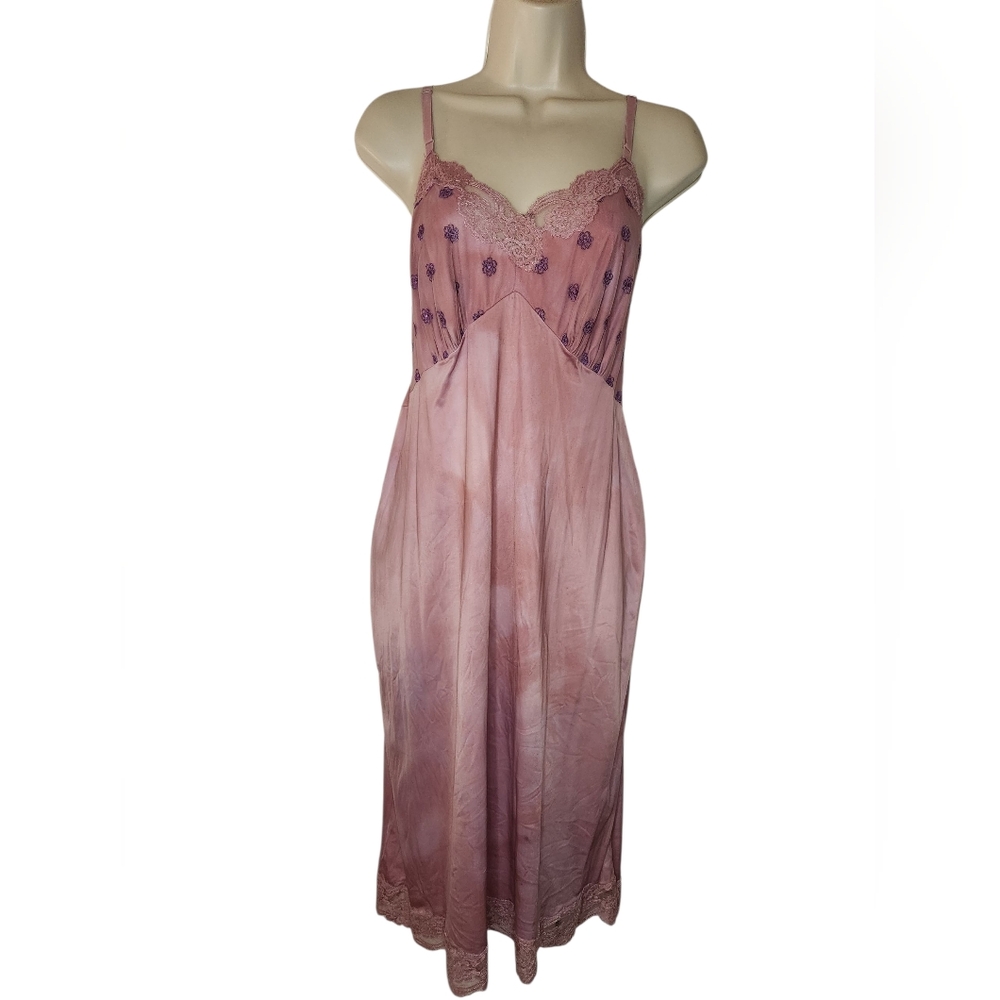 Kayser Size Medium 42 Hand Dyed Pink Lace Trim Nightgown